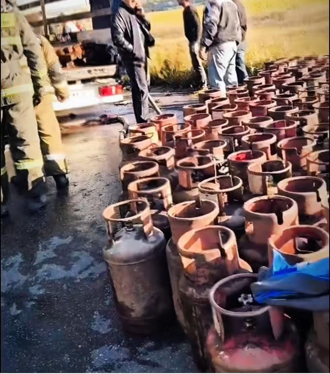 В Костанае спасатели эвакуировали 400 газовых баллонов