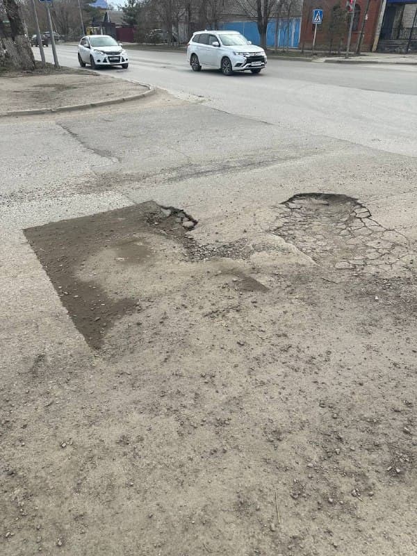 Ямы вместо дорог: жители Костаная жалуются на состояние улиц
