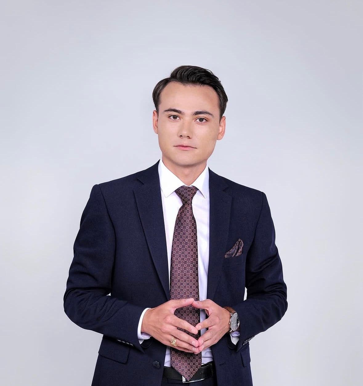 ОТ ШКОЛЬНОЙ МЕЧТЫ ДО ГЛАВНОГО НОВОСТНОГО ЭФИРА СТРАНЫ
