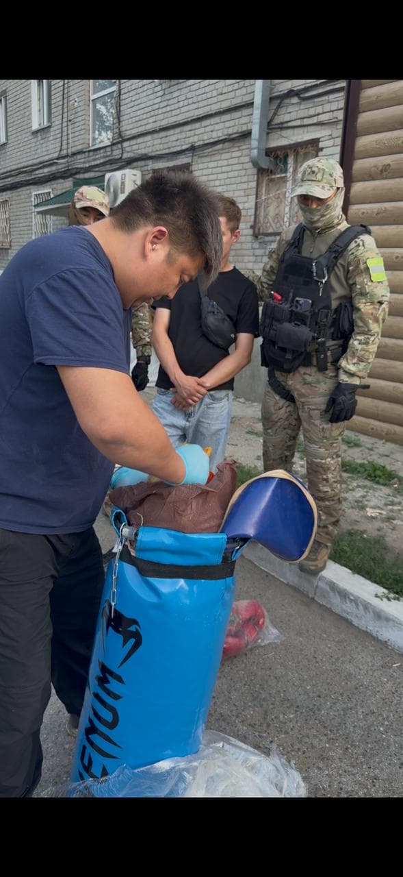 Более килограмма запрещенных веществ перевозил костанаец в боксерской груше