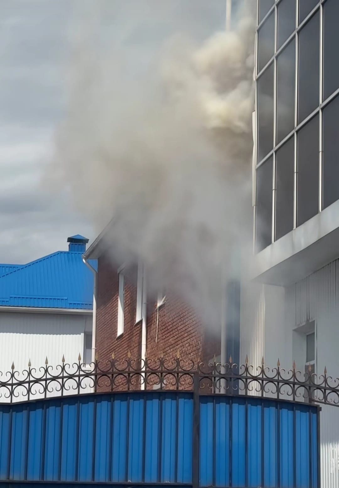 В Костанае горел ТД "Казына"